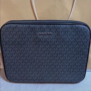 13 in Micheal Kors tablet/laptop case brand new
